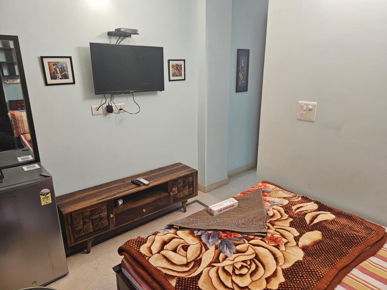 Sky Bloom Luxury Homestay ニューデリー エクステリア 写真
