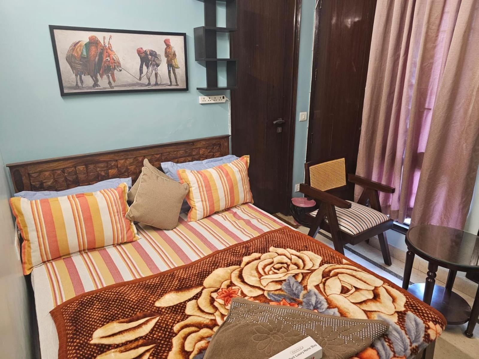 Sky Bloom Luxury Homestay ニューデリー エクステリア 写真